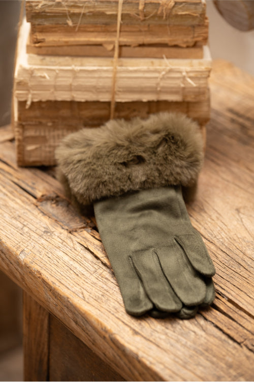 Cedar Gloves