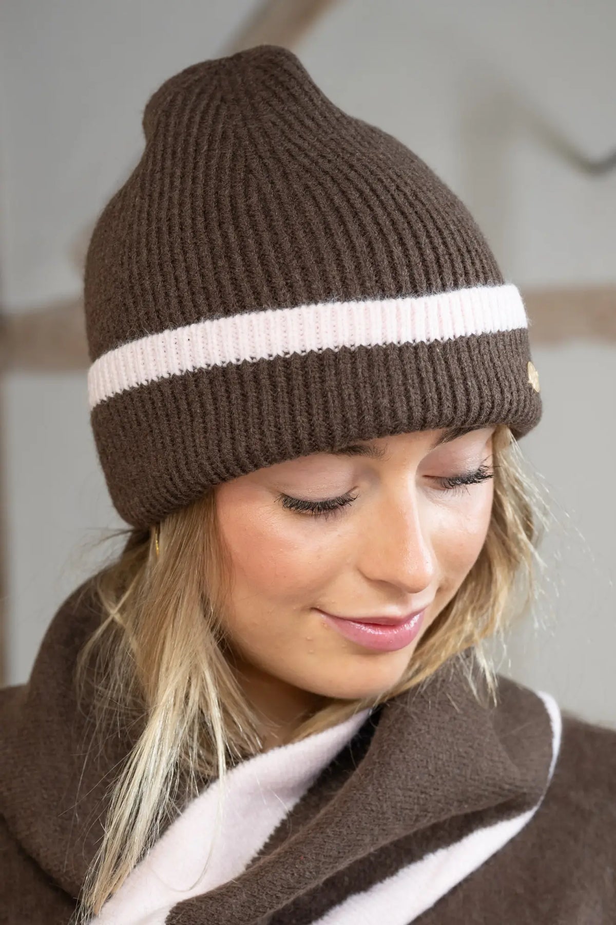 Cece Beanie in Chocolate/Pink